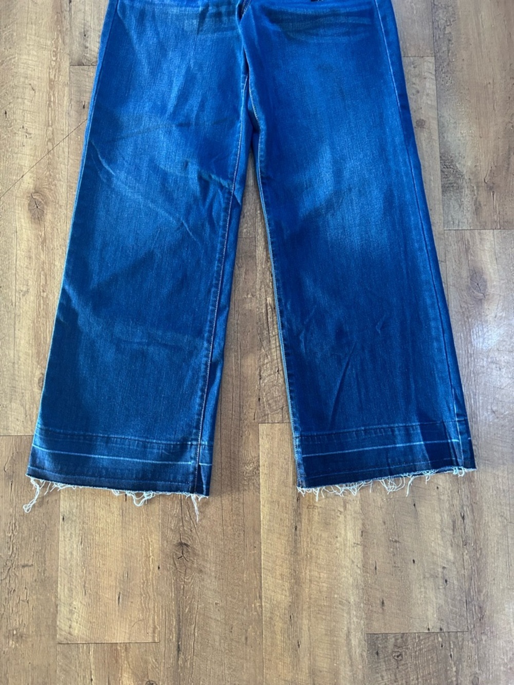 a.n.a High Rise Wide Leg Jeans Size 2 NWT Medium Wash Raw Hem - Picture 4 of 15